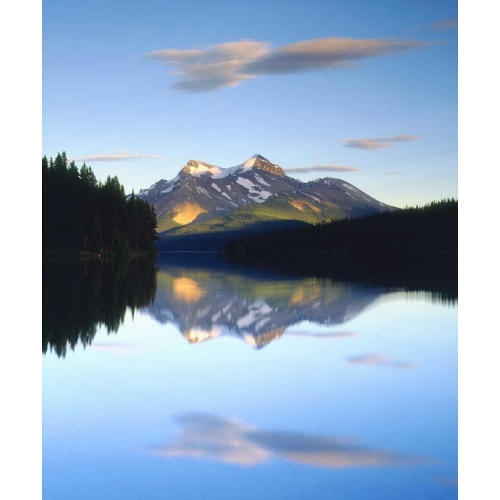 Canada, Alberta, Mountain lake in Jasper NP